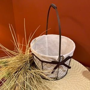 Farmhouse wire basket
